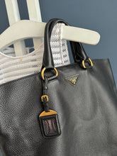 Lade das Bild in den Galerie-Viewer, PRADA VITELLO DAINO SHOPPER
