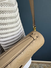 Lade das Bild in den Galerie-Viewer, LOUIS VUITTON MÉTIS EMPREINTE
