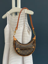 Lade das Bild in den Galerie-Viewer, LOUIS VUITTON LOOP PM
