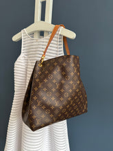 Lade das Bild in den Galerie-Viewer, LOUIS VUITTON GRACEFUL MM
