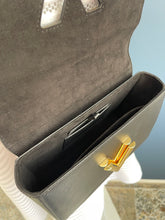 Lade das Bild in den Galerie-Viewer, LOUIS VUITTON TWIST MM
