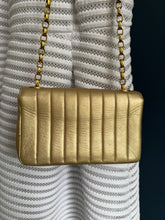 Lade das Bild in den Galerie-Viewer, CHANEL VINTAGE FLAP BAG
