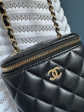 Lade das Bild in den Galerie-Viewer, CHANEL VANITY
