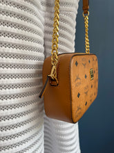 Lade das Bild in den Galerie-Viewer, MCM CAMERA BAG
