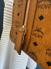 Lade das Bild in den Galerie-Viewer, MCM OTTOMAR WEEKENDER

