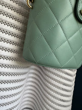 Lade das Bild in den Galerie-Viewer, CHANEL VANITY CASE
