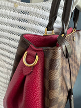 Lade das Bild in den Galerie-Viewer, LOUIS VUITTON BRITTANY
