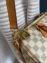 Lade das Bild in den Galerie-Viewer, LOUIS VUITTON SPEEDY 30 MIT SCHULTERRIEMEN
