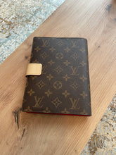 Lade das Bild in den Galerie-Viewer, LOUIS VUITTON NOTIZBUCHUMSCHLAG MM
