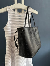 Lade das Bild in den Galerie-Viewer, MCM SHOPPER MEDIUM
