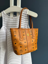 Lade das Bild in den Galerie-Viewer, MCM LIZ MINI SHOPPER
