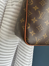 Lade das Bild in den Galerie-Viewer, LOUIS VUITTON DAUPHINE HOBO
