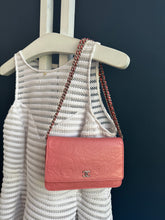 Lade das Bild in den Galerie-Viewer, CHANEL WOC
