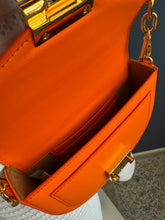 Lade das Bild in den Galerie-Viewer, MCM PATRICIA CROSSBODY
