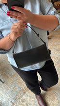 Lade das Bild in den Galerie-Viewer, LOUIS VUITTON  POCHETTE ACCESSOIRES EPI
