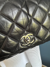 Lade das Bild in den Galerie-Viewer, CHANEL LADY PEARLY FLAP BAG
