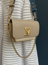 Lade das Bild in den Galerie-Viewer, LOUIS VUITTON LOCKME TENDER
