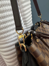 Lade das Bild in den Galerie-Viewer, LOUIS VUITTON BRITTANY
