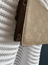 Lade das Bild in den Galerie-Viewer, LOUIS VUITTON VAVIN CHAIN

