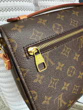 Lade das Bild in den Galerie-Viewer, LOUIS VUITTON MÉTIS
