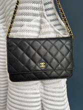 Lade das Bild in den Galerie-Viewer, CHANEL WOC
