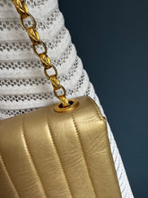 Lade das Bild in den Galerie-Viewer, CHANEL VINTAGE FLAP BAG
