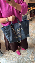 Lade das Bild in den Galerie-Viewer, CHANEL DEAUVILLE
