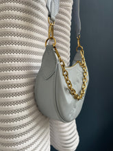 Lade das Bild in den Galerie-Viewer, LOUIS VUITTON OVER THE MOON BUBBLEGRAM
