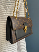 Lade das Bild in den Galerie-Viewer, LOUIS VUITTON VICTOIRE

