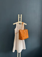 Lade das Bild in den Galerie-Viewer, MCM LIZ SHOPPER MEDIUM
