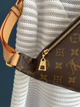 Lade das Bild in den Galerie-Viewer, LOUIS VUITTON BUMBAG
