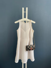 Lade das Bild in den Galerie-Viewer, CHANEL 19 WALLET ON CHAIN
