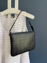 Lade das Bild in den Galerie-Viewer, MCM CLUTCH
