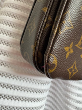 Lade das Bild in den Galerie-Viewer, LOUIS VUITTON MÉTIS
