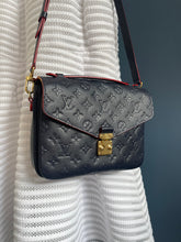 Lade das Bild in den Galerie-Viewer, LOUIS VUITTON MÉTIS EMPREINTE
