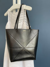 Lade das Bild in den Galerie-Viewer, LOEWE PUZZLE FOLD SHOPPER
