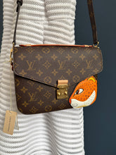Lade das Bild in den Galerie-Viewer, LOUIS VUITTON MÉTIS ANIMAL
