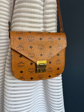 Lade das Bild in den Galerie-Viewer, MCM PATRICIA BAG
