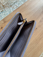 Lade das Bild in den Galerie-Viewer, PRADA GELDBÖRSE
