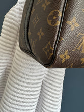 Lade das Bild in den Galerie-Viewer, LOUIS VUITTON WORLD TOUR SPEEDY 30
