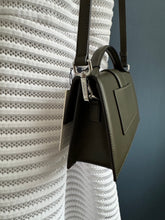 Lade das Bild in den Galerie-Viewer, JACQUEMUS LE GRANDE BAMBINO
