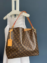 Lade das Bild in den Galerie-Viewer, LOUIS VUITTON GRACEFUL MM
