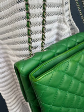 Lade das Bild in den Galerie-Viewer, CHANEL CLASSIC FLAP
