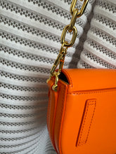 Lade das Bild in den Galerie-Viewer, MCM PATRICIA CROSSBODY
