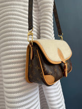Lade das Bild in den Galerie-Viewer, LOUIS VUITTON DIANE COZYGRAM
