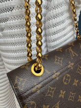 Lade das Bild in den Galerie-Viewer, LOUIS VUITTON VICTOIRE

