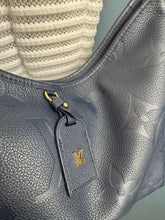 Lade das Bild in den Galerie-Viewer, LOUIS VUITTON CARRYALL MM NAVY
