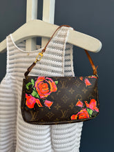 Lade das Bild in den Galerie-Viewer, LOUIS VUITTON POCHETTE ACCESSOIRES
