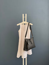 Lade das Bild in den Galerie-Viewer, LOUIS VUITTON HAND IT ALL MM MAHINA
