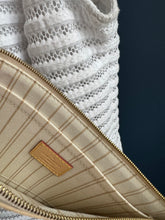 Lade das Bild in den Galerie-Viewer, LOUIS VUITTON CLUTCH

